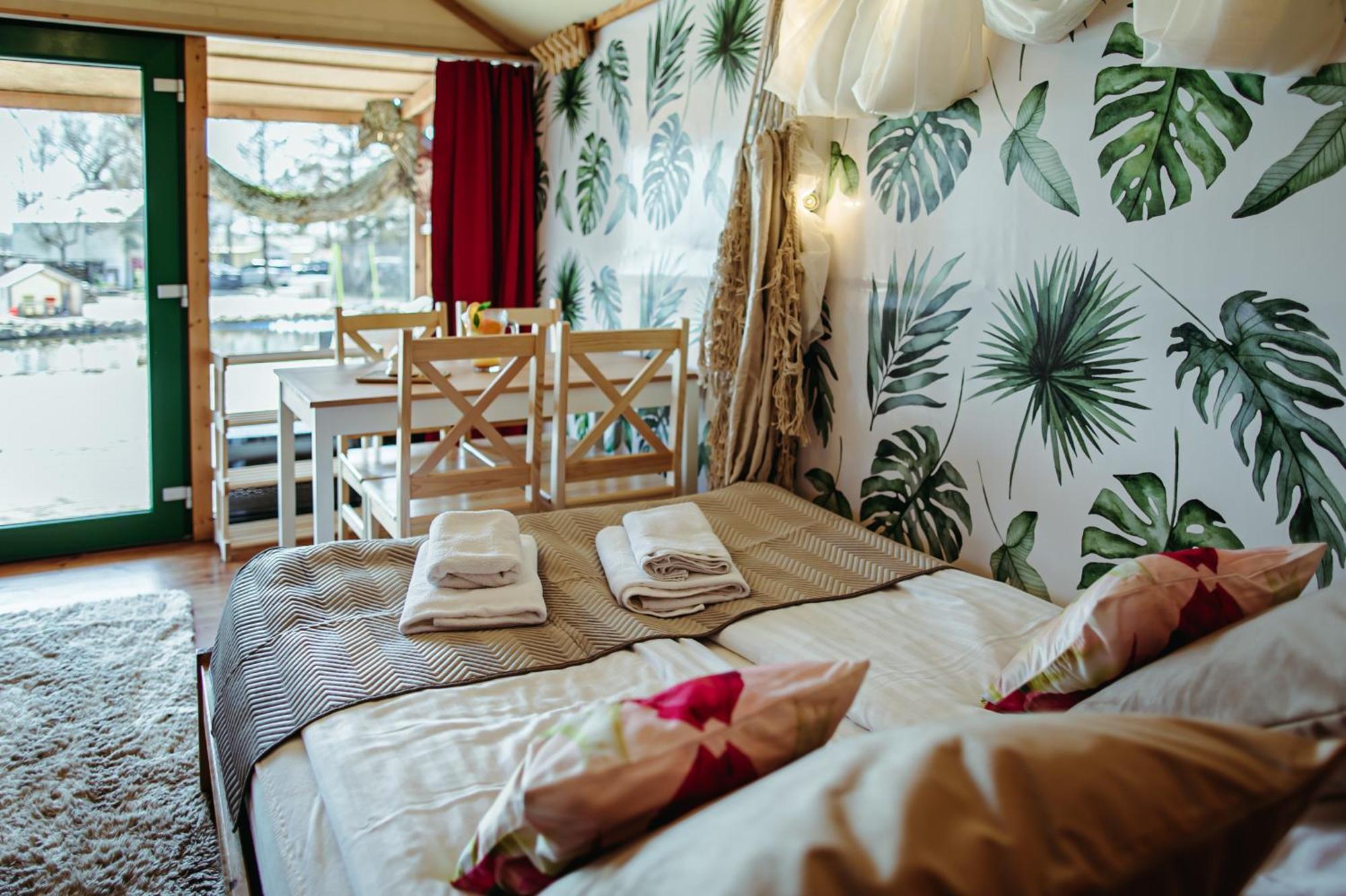 Herbals - Tree&Lake Houses With Bath, Sauna, Bikes, Motorboat Mielno  Room photo